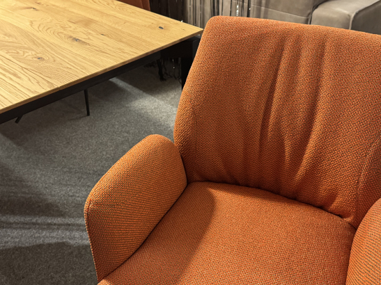 Nr. 225 I Angebot SALE % / Mobitec Stuhl Enora / Stuhl mit Armteil in Stoff orange / Ausstellungsware sofort verfügbar