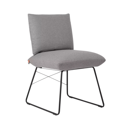 Nr. 17 / Stuhl ohne Armteil / in Stoff oder Leder / ab 319 €