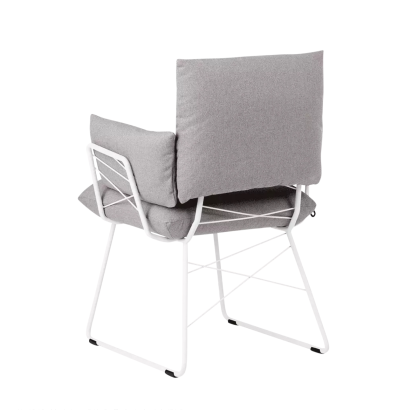 Nr. 18 / Stuhl mit Armteil / in Stoff oder Leder / ab 451 €