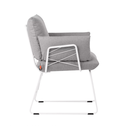 Nr. 18 / Stuhl mit Armteil / in Stoff oder Leder / ab 451 €